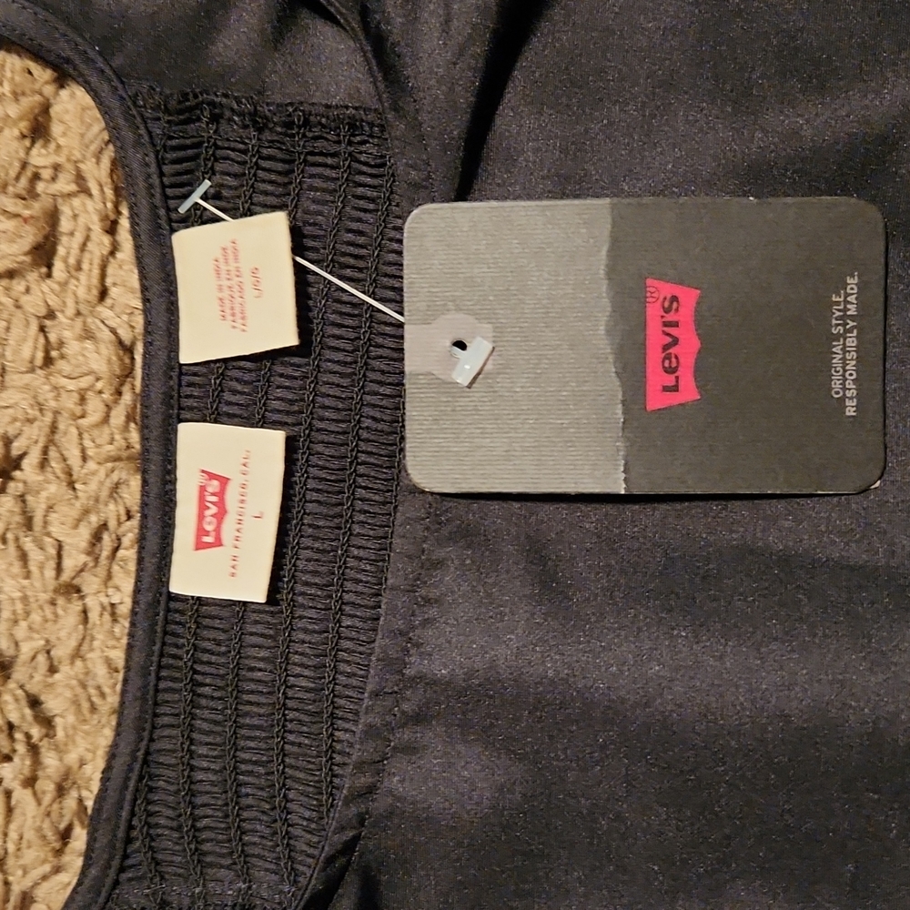 LEVI'S top! - Picture 3 of 7